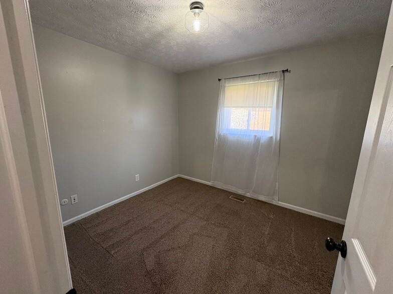 Building Photo - 2087 Granada Dr