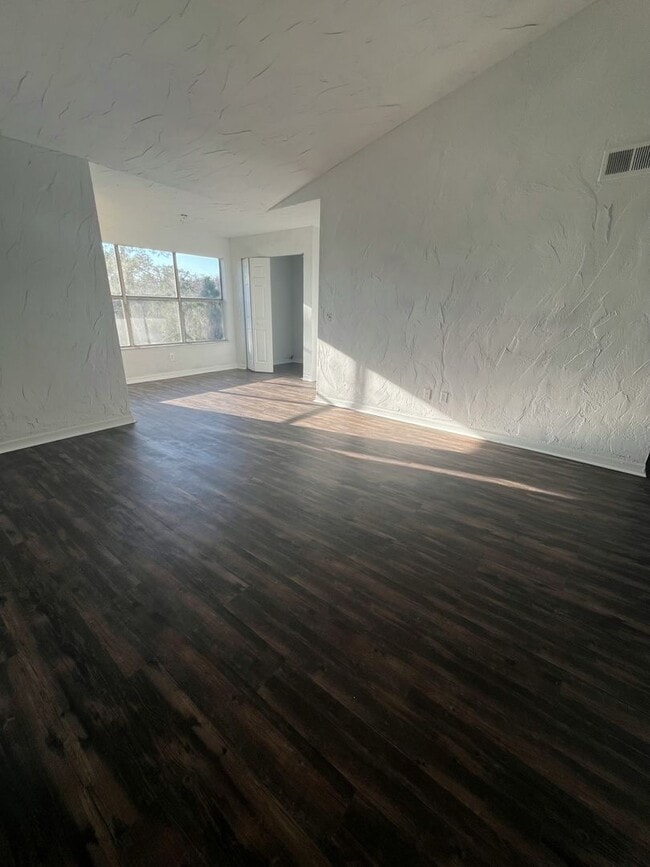 Building Photo - FIRST MONTH FREE- LAMINATED FLOOR 2/2 COND...
