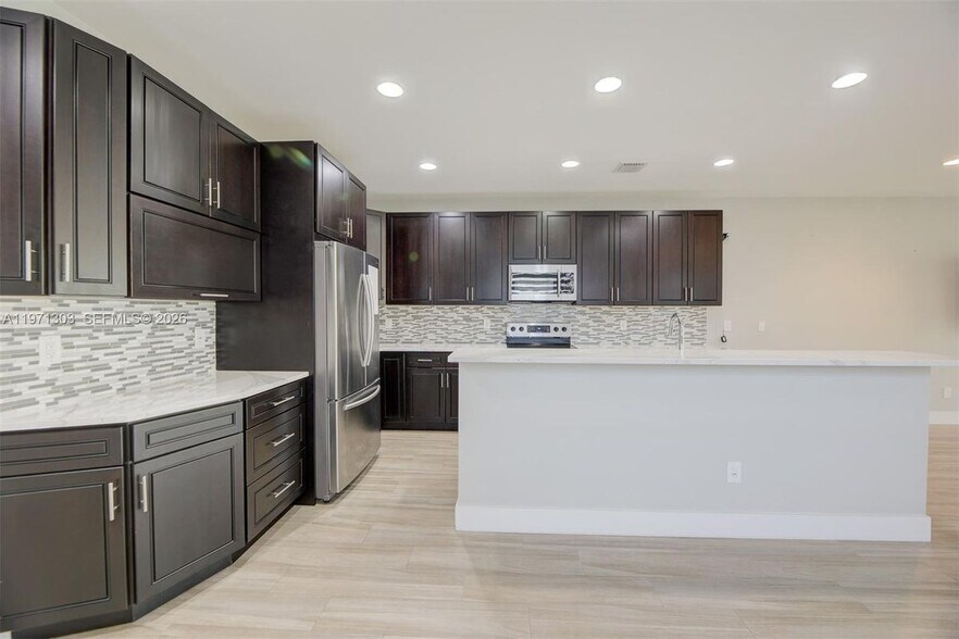 Building Photo - 619 SW 17th St