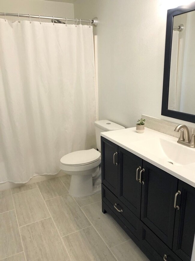 Building Photo - Perfect 3 bedroom/1 bath Home in Downtown ...