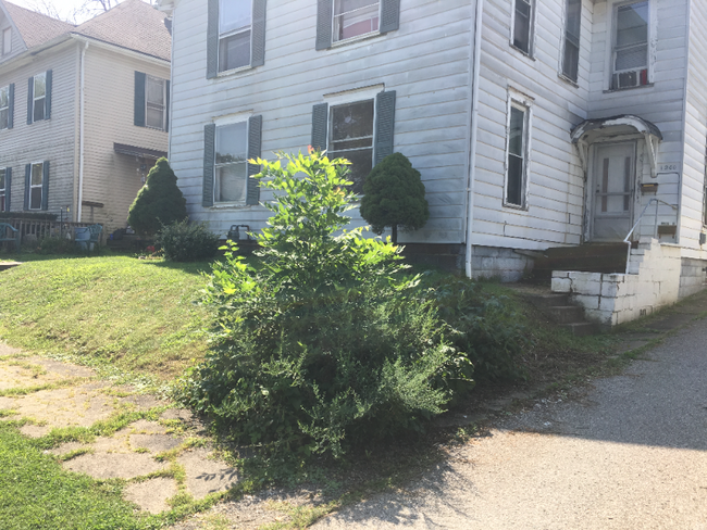 Building Photo - 1202 Gomber Ave