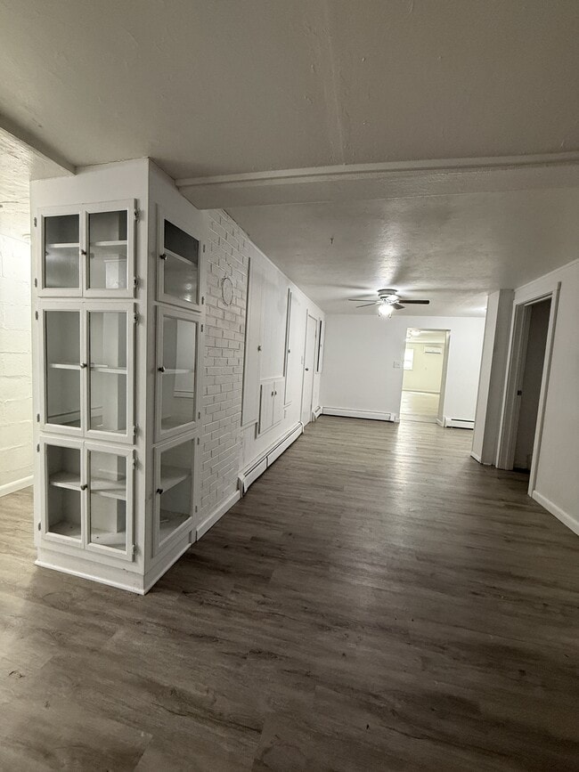 Building Photo - 521 Savoy Ave