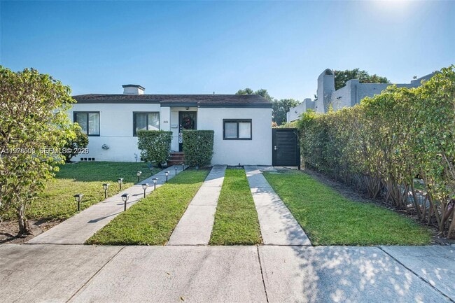 Building Photo - 2520 SW 20th St