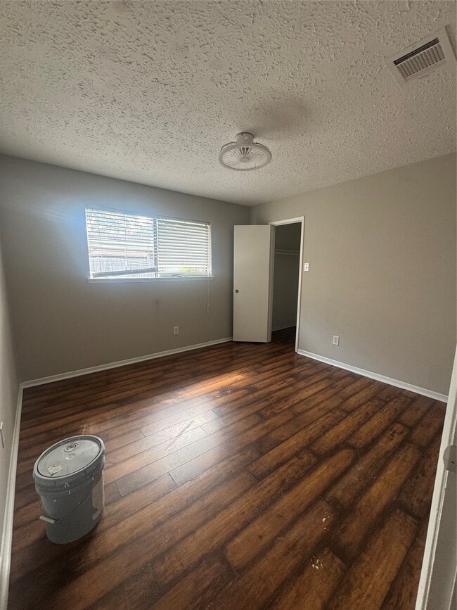 Building Photo - 21430 Park Brook Dr