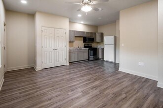 Building Photo - 878 4th St SE