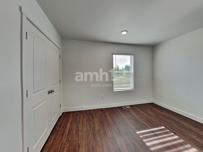 Building Photo - 4722 86th Ave NE