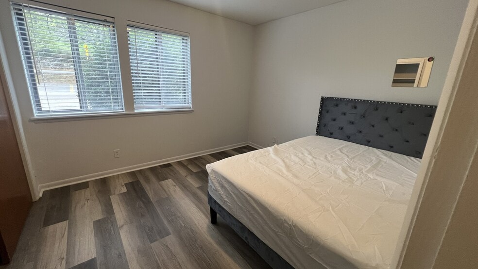 Building Photo - 3210 Orleans Dr