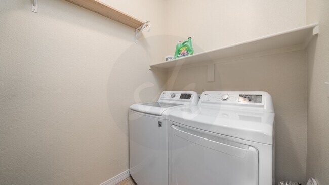 Building Photo - Fully Furnished Townhome in Park Haven Vil...