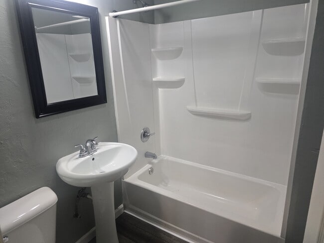 Building Photo - 319 S Maple Ave