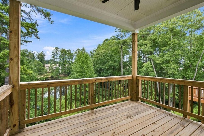 Building Photo - 411 Riverclub Rd