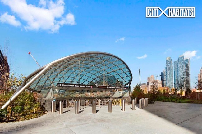 Building Photo - Sienna37