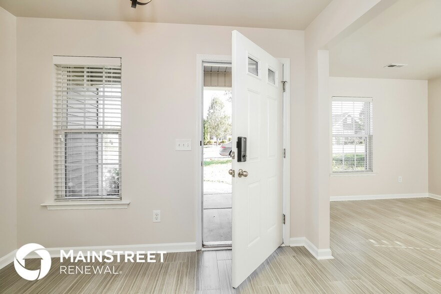 Building Photo - 204 Slate Dr