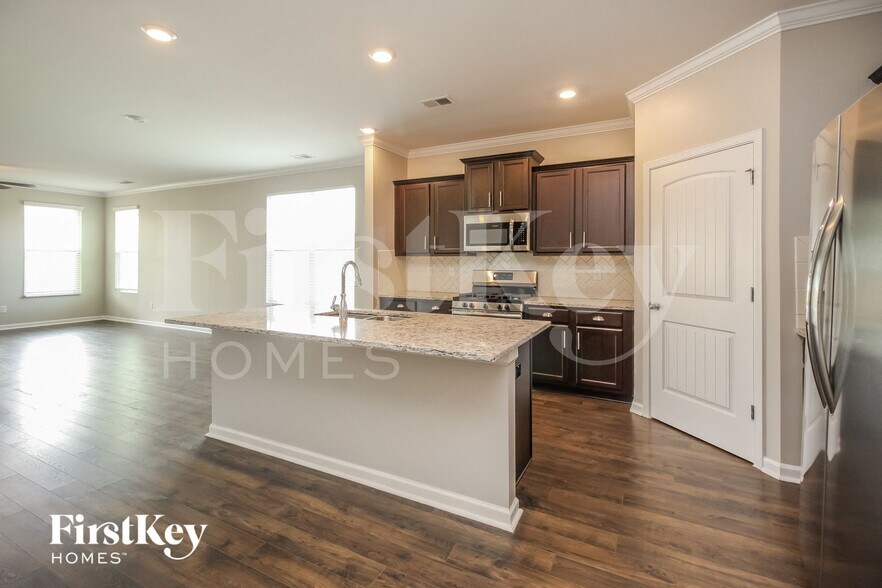 Building Photo - 4000 Park Crossings Dr