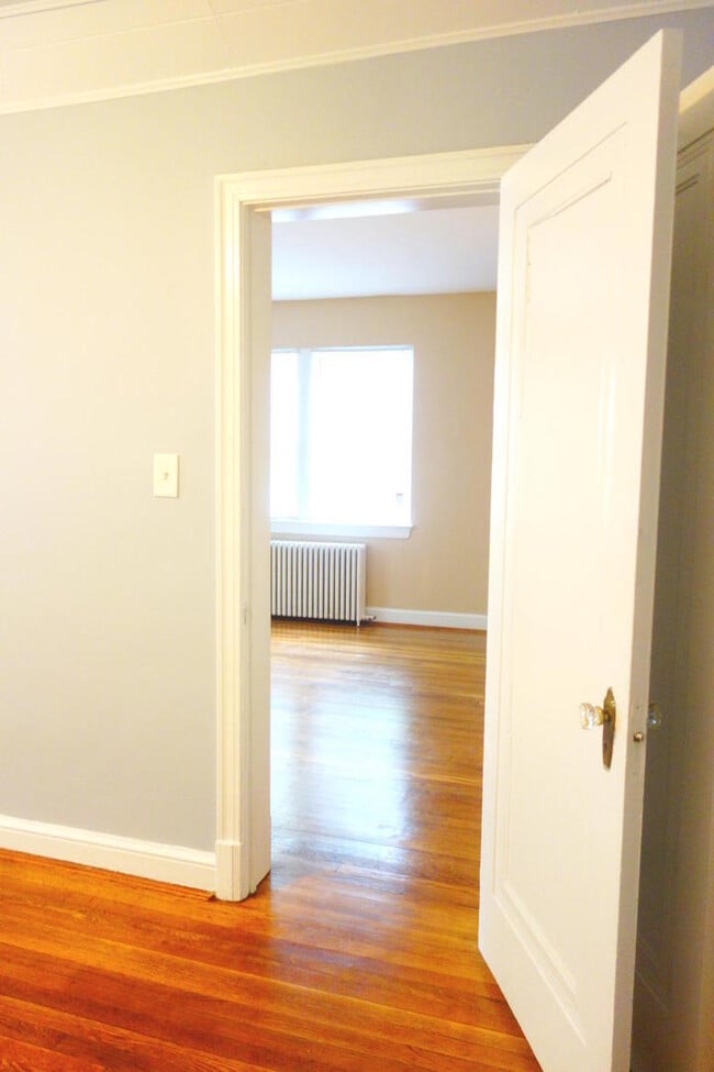 Building Photo - 8409 Greenwood Ave