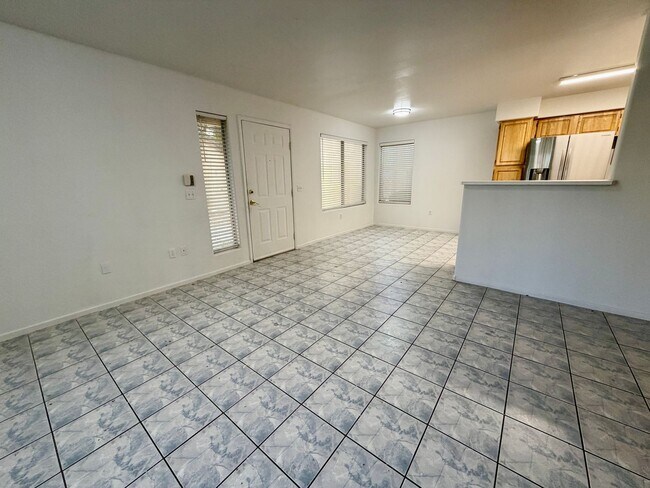 Building Photo - 5710 E Tropicana Ave