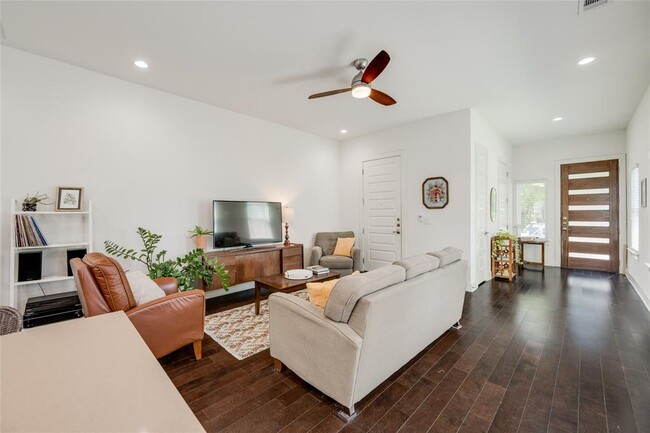 Building Photo - 2921 Prado St