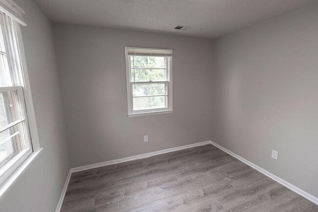 Building Photo - 2921 Northland Dr
