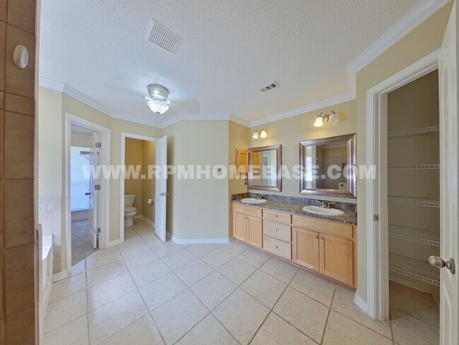 Building Photo - Beautiful Home with New Appliances in Quie...