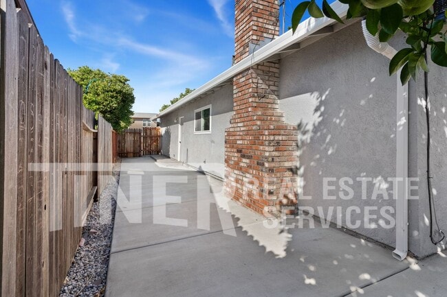 Building Photo - 8224 Longden Cir