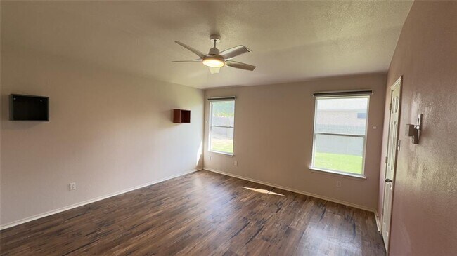 Building Photo - 700 Sweet Leaf Ln