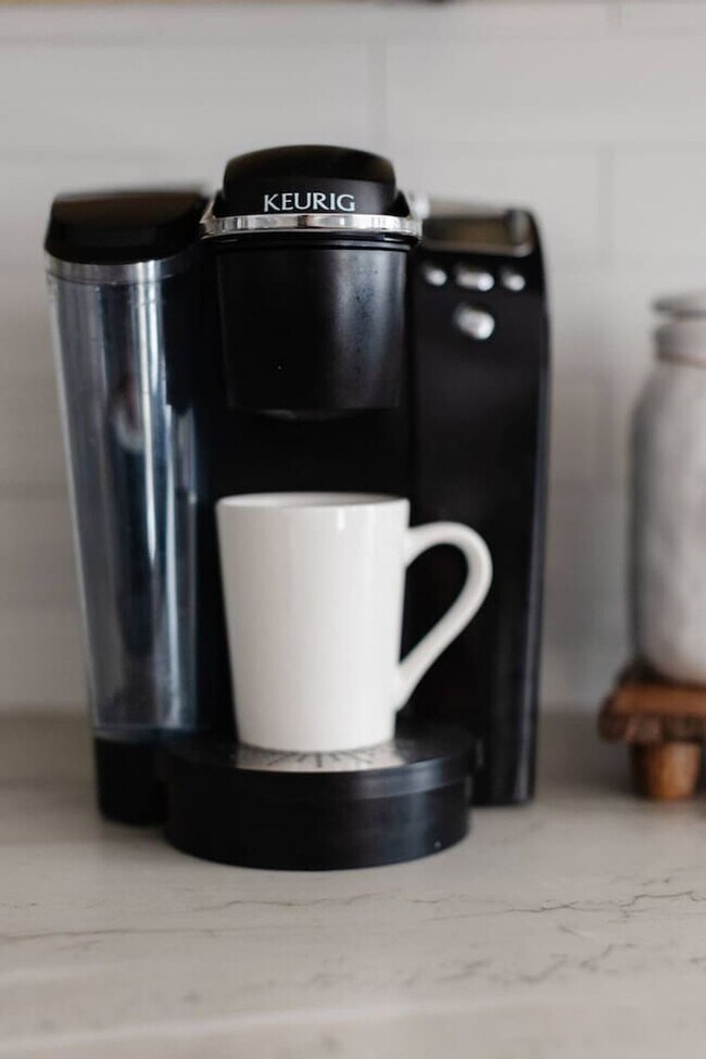 Building Photo - 2372 E Sequoia Dr