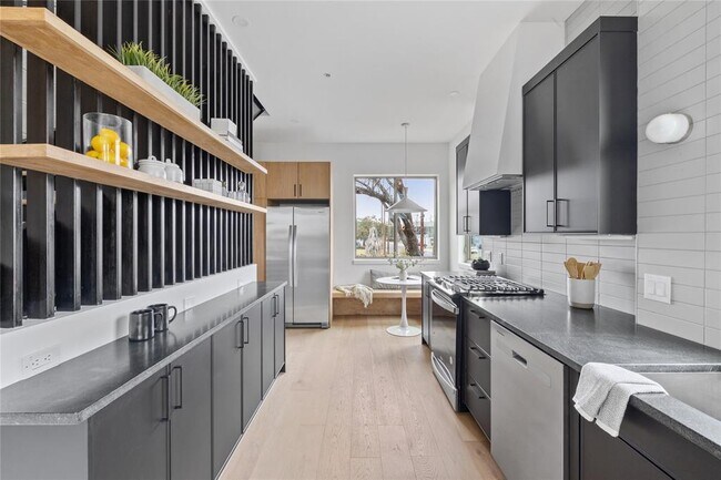 Building Photo - 700 Denson Dr