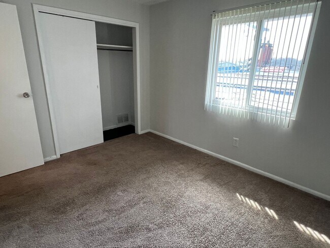 Building Photo - Warren Park 2 Bedroom Apartment