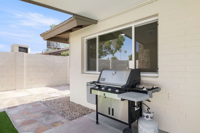 Building Photo - AMAZING ASU RENTAL CLOSE TO CAMPUS