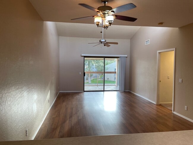 Building Photo - $1,540 2-3 Bedroom For Lease With Community Heated Pool & Spa in 85207!
