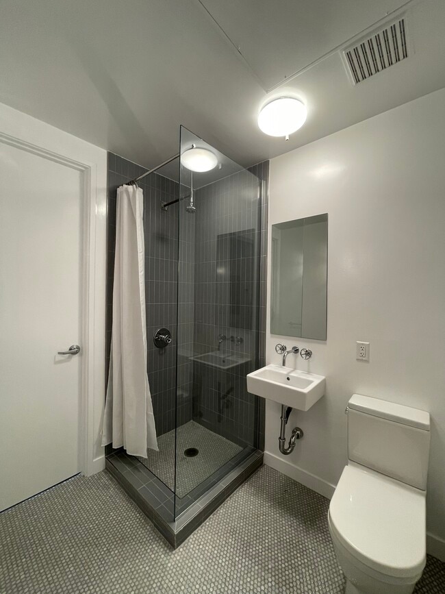 Guest bathroom - 4080 Glencoe Ave