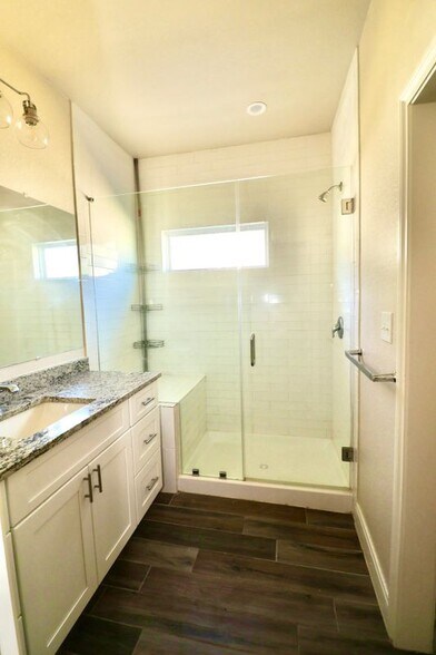 Building Photo - 2519 Golf Dr