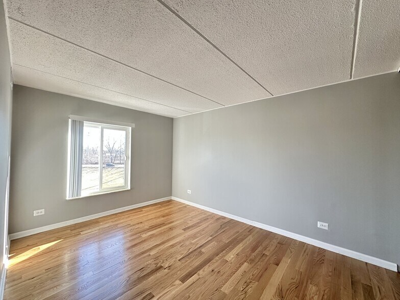 Building Photo - 525 N Quentin Rd