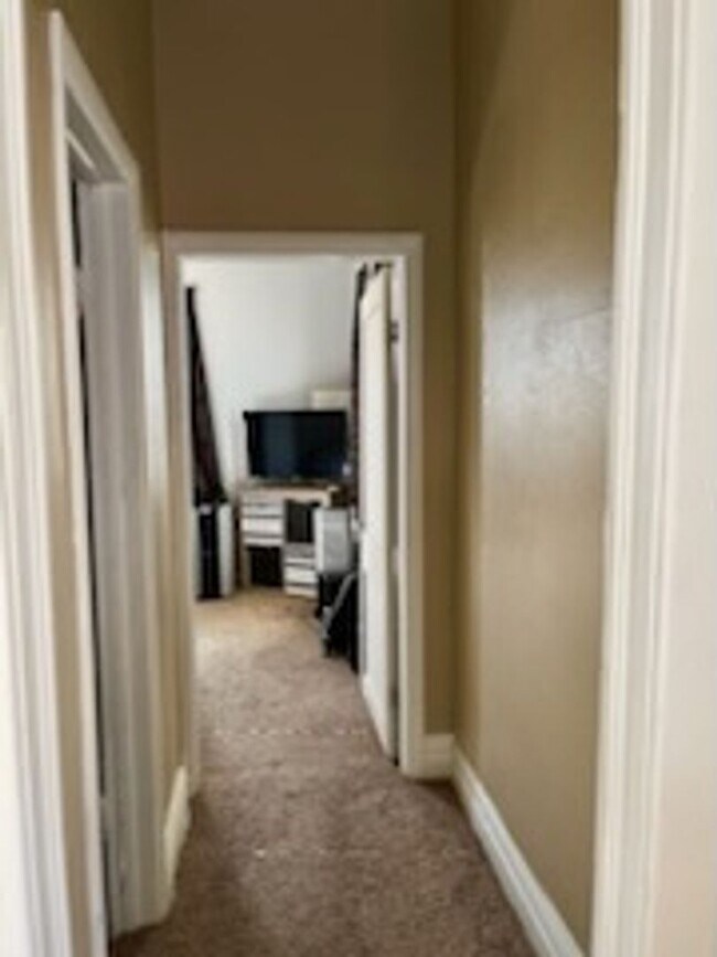Building Photo - Single Family Home with Garage | Avail. Oc...