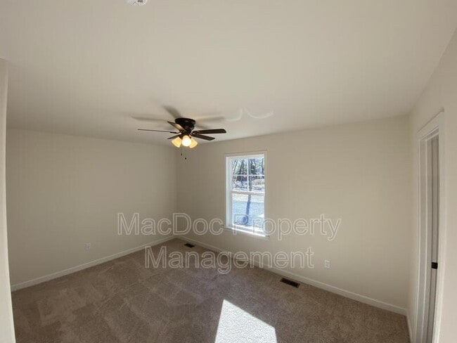Building Photo - 64 Hickory Ln