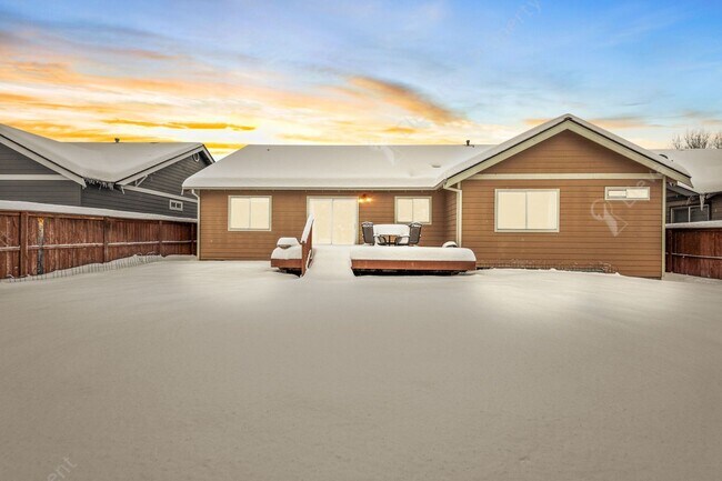 Building Photo - Northeast 3 BR - 2 BA Single-level Home w/ large Backyard