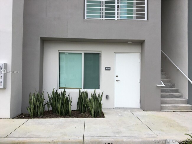 Building Photo - 2535 NE 193rd St