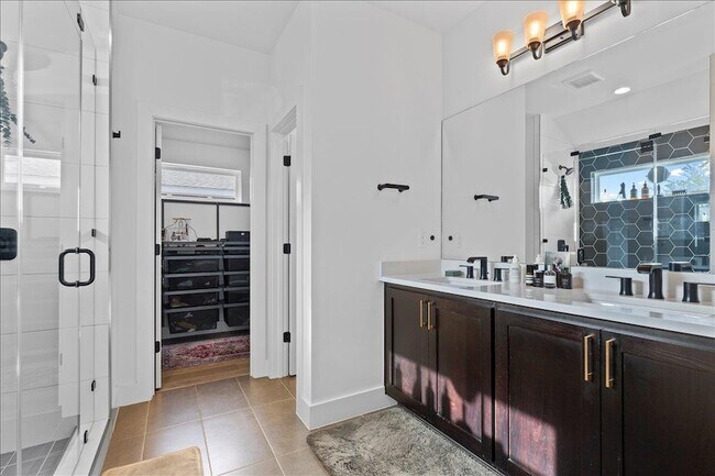 Building Photo - 4201 Clawson Rd