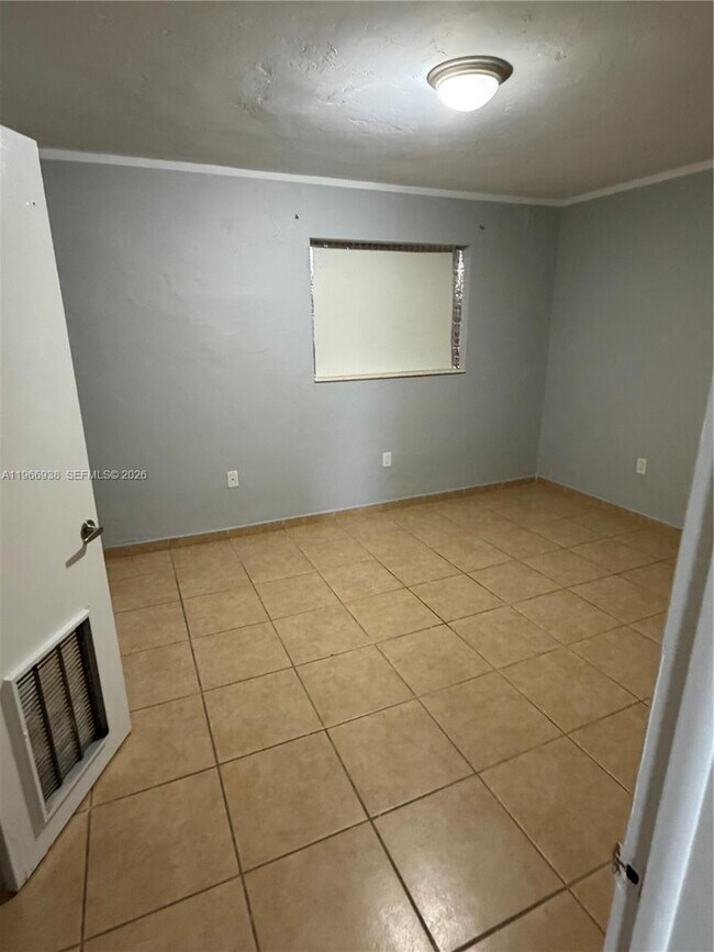 Building Photo - 4550 SW 67th Ave