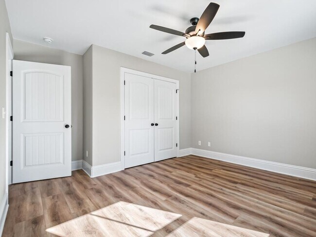 Building Photo - Spooktacular 3 Bedroom Available in Wakull...