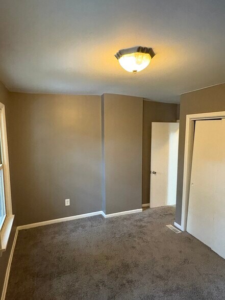 Bedroom 2 - 550 E Beck St