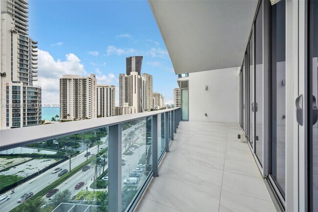 Building Photo - 17550 Collins Ave