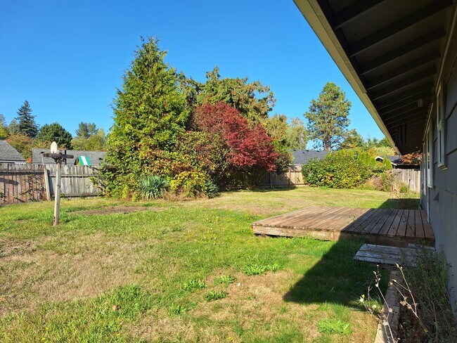Building Photo - 5867 Madrona Dr