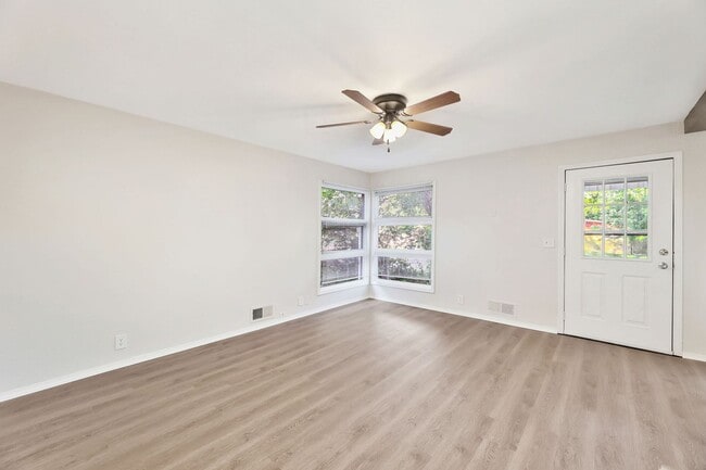 Building Photo - 6020 N E Pk Vw Dr