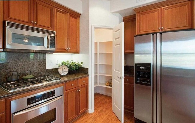 Building Photo - 812 Joree Ln