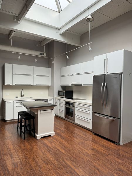 Building Photo - 246 E Main St