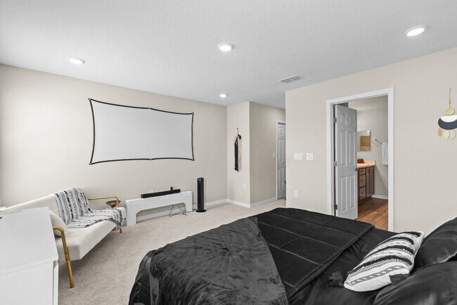 Building Photo - 3BR Center Lake Townhome | 2-Car Garage, Loft & Resort-Style Amenities