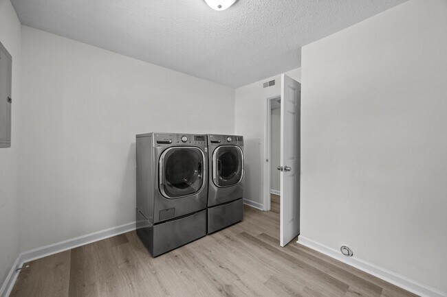 Building Photo - Fantastic Corner Lot, Updated 4 Bedroom Sp...
