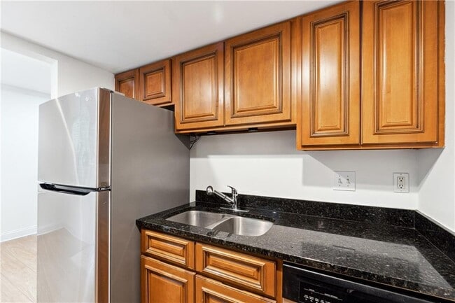 Building Photo - 121 Rondak Cir