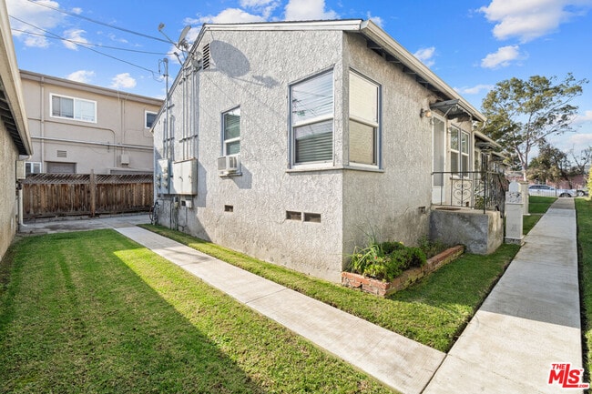 Building Photo - 1/2 Ocean Park Blvd