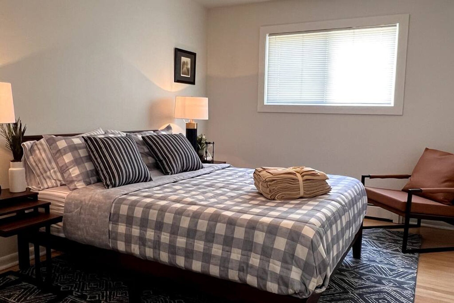 Building Photo - 517 E Division St